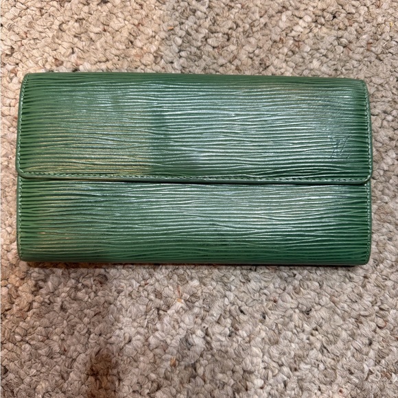Louis Vuitton Sarah Wallet - Picture 1 of 10